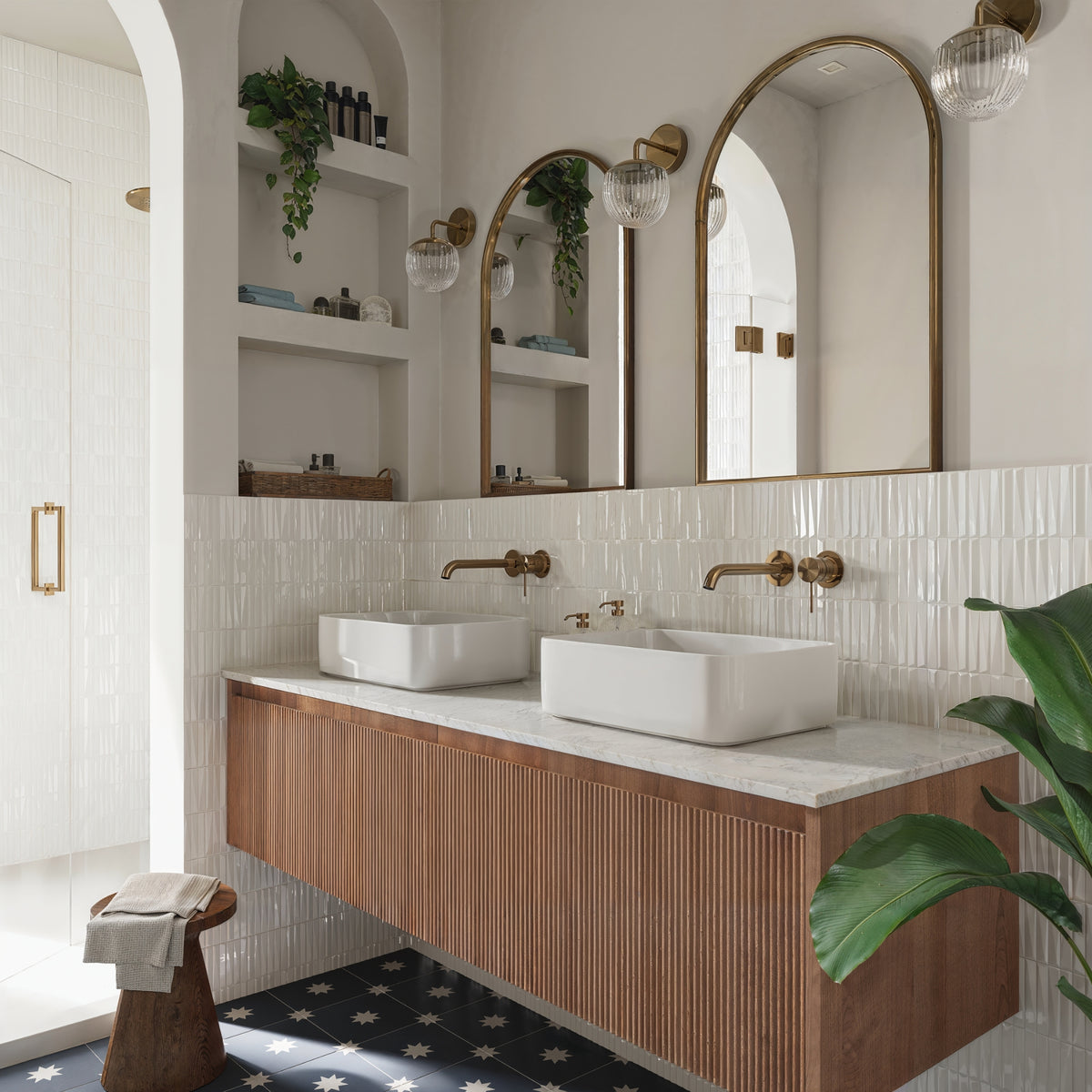 TWINKLE 5 8X8 & WHITE PIANO 8X8-BATHROOM FLOOR AND WALLS-SQUARE SCENE 1.jpg