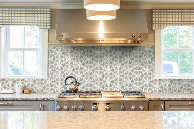 Flake Hexagon Tile: 6” x 7” - LiLi Tile 